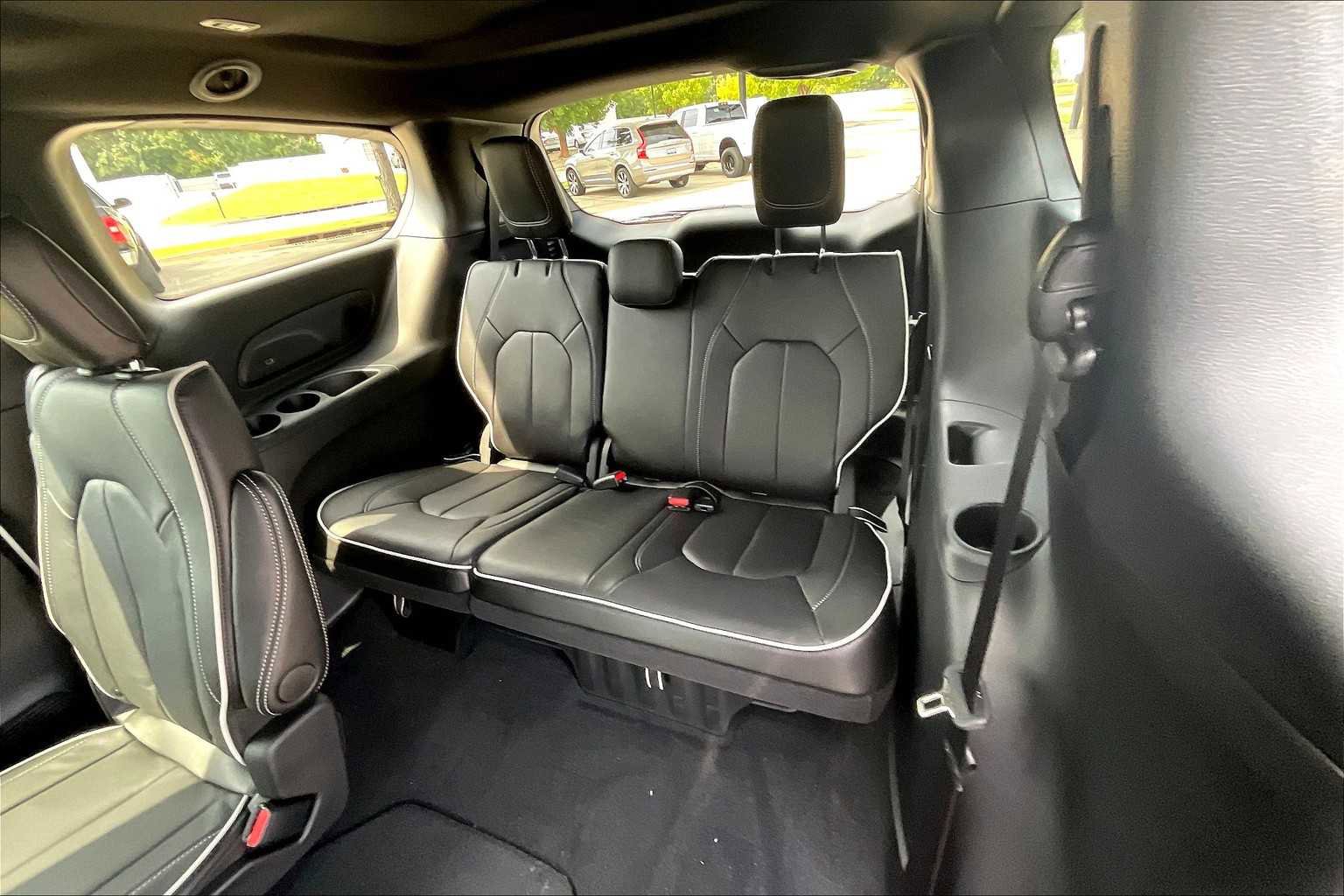 New 2026 Chrysler Pacifica Limited w/ S Appearance Package image 22