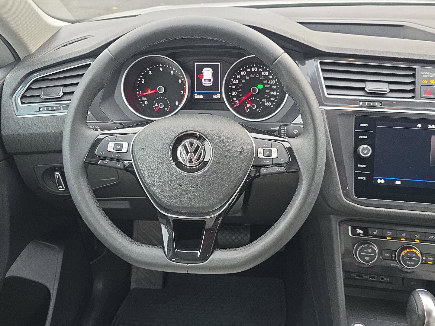 Used 2020 Volkswagen Tiguan SE image 12