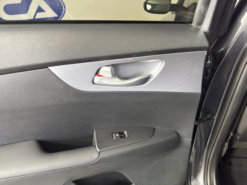 Used 2023 Kia Forte LXS image 31