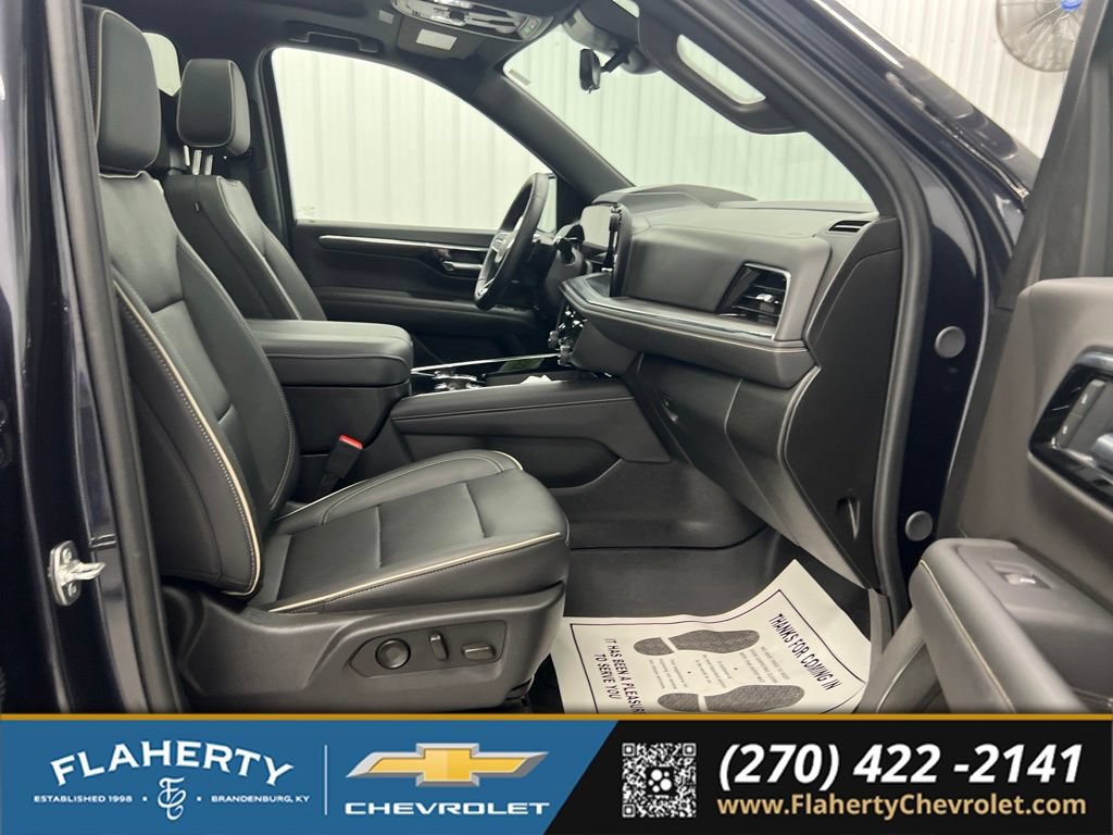 Used 2025 Chevrolet Suburban Premier AWD/4WD image 15