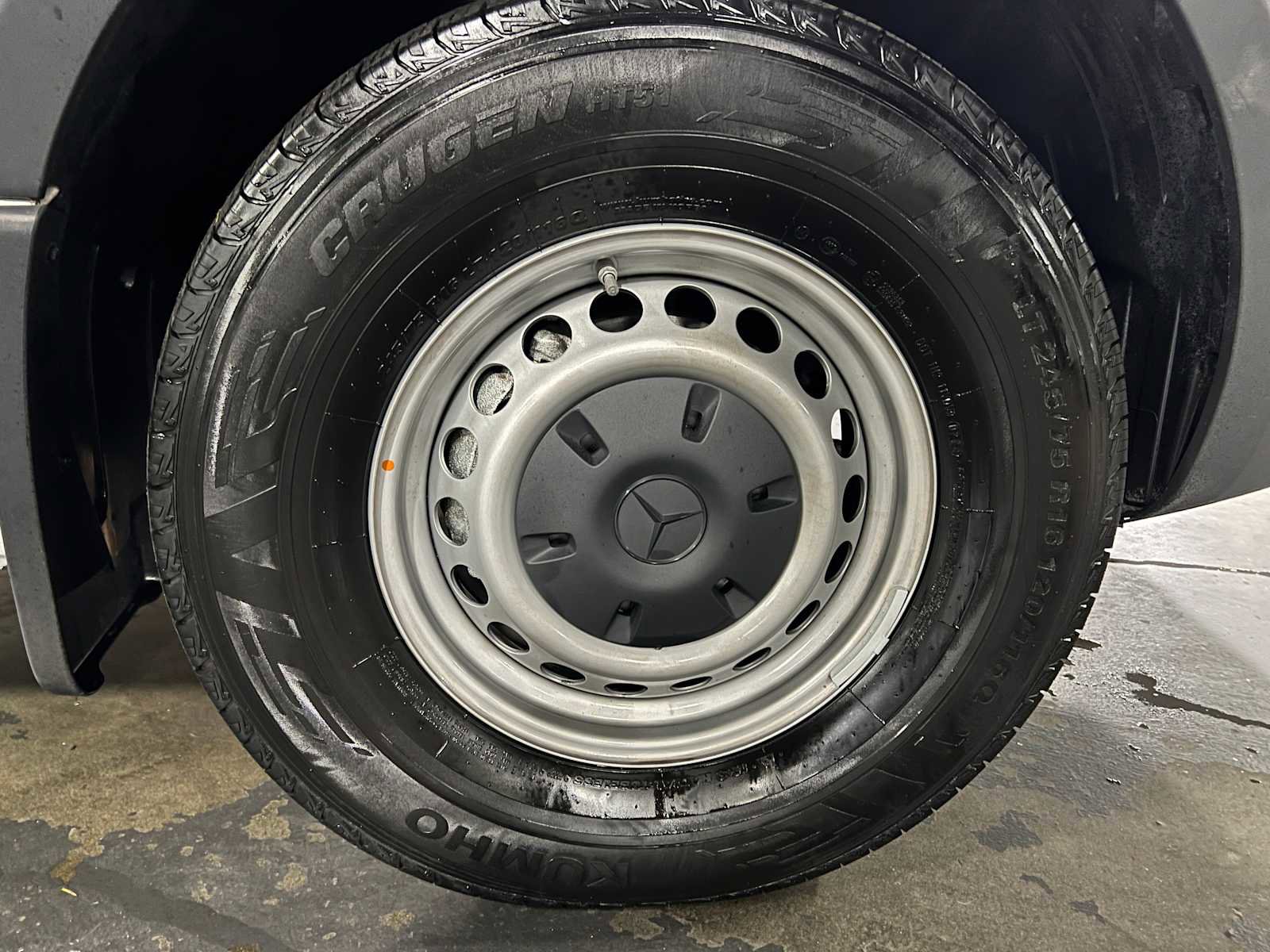 Used 2025 Mercedes-Benz Sprinter 2500 image 9