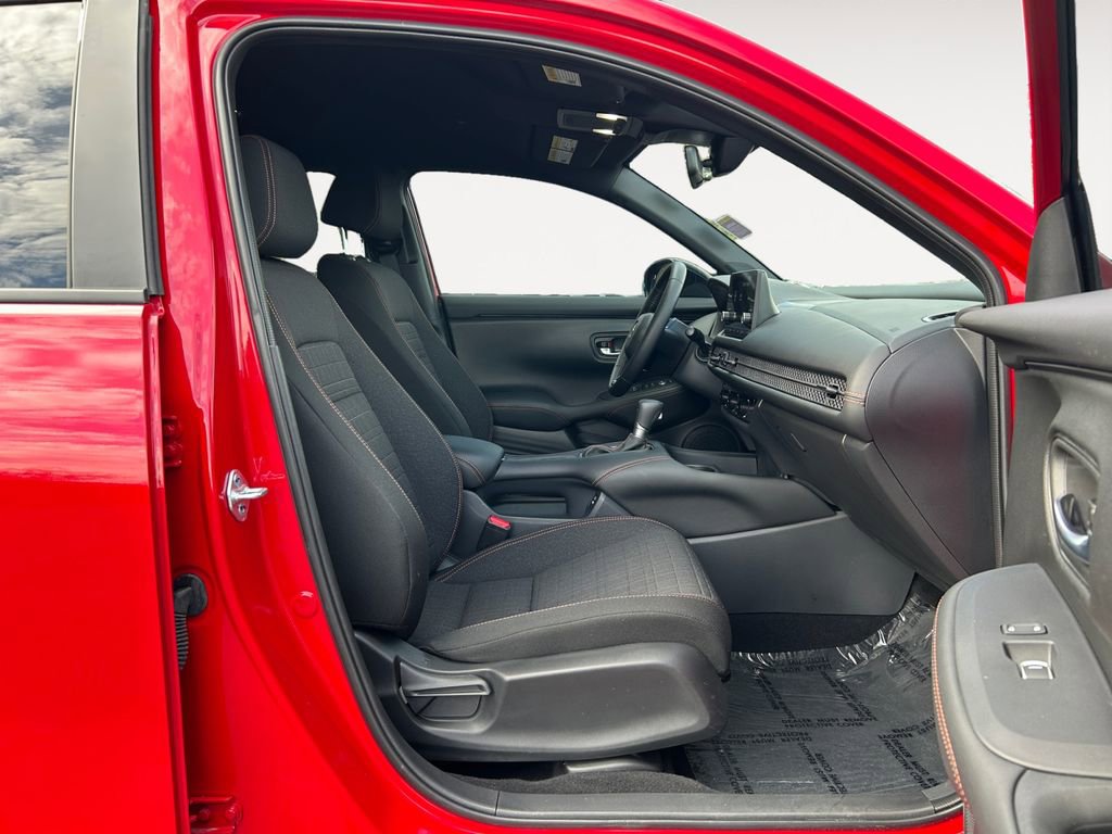 Used 2025 Honda HR-V Sport image 11
