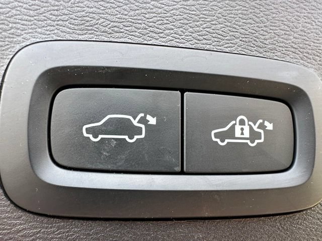 Used 2023 Volvo XC40 Recharge Ultimate w/ Protection Package Premier AWD/4WD image 12
