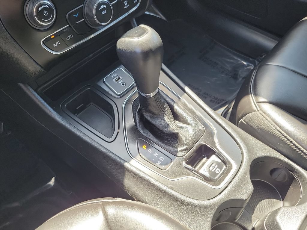 Used 2020 Jeep Cherokee Latitude Plus FWD image 15
