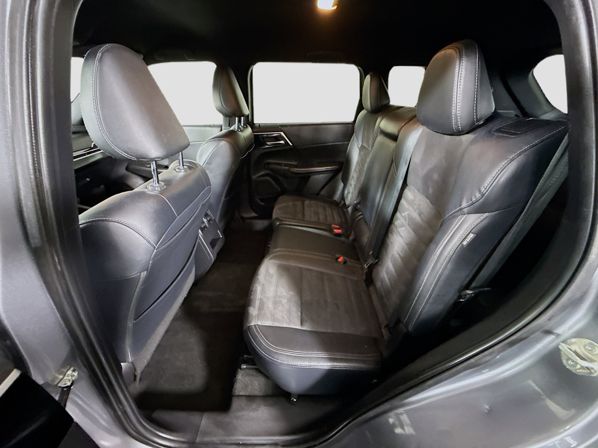 Used 2024 Mitsubishi Outlander SE Black Edition image 25