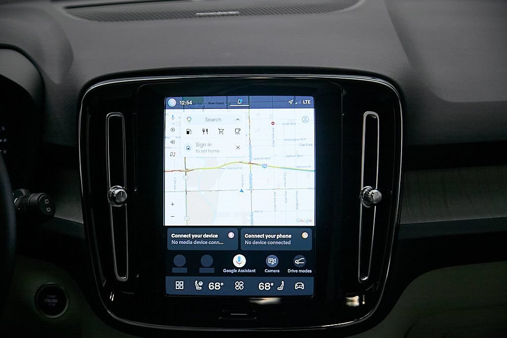 Certified 2025 Volvo XC40 B5 Ultra AWD/4WD image 26