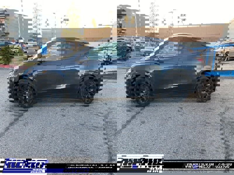 Used 2025 Tesla Model Y Long Range image 2