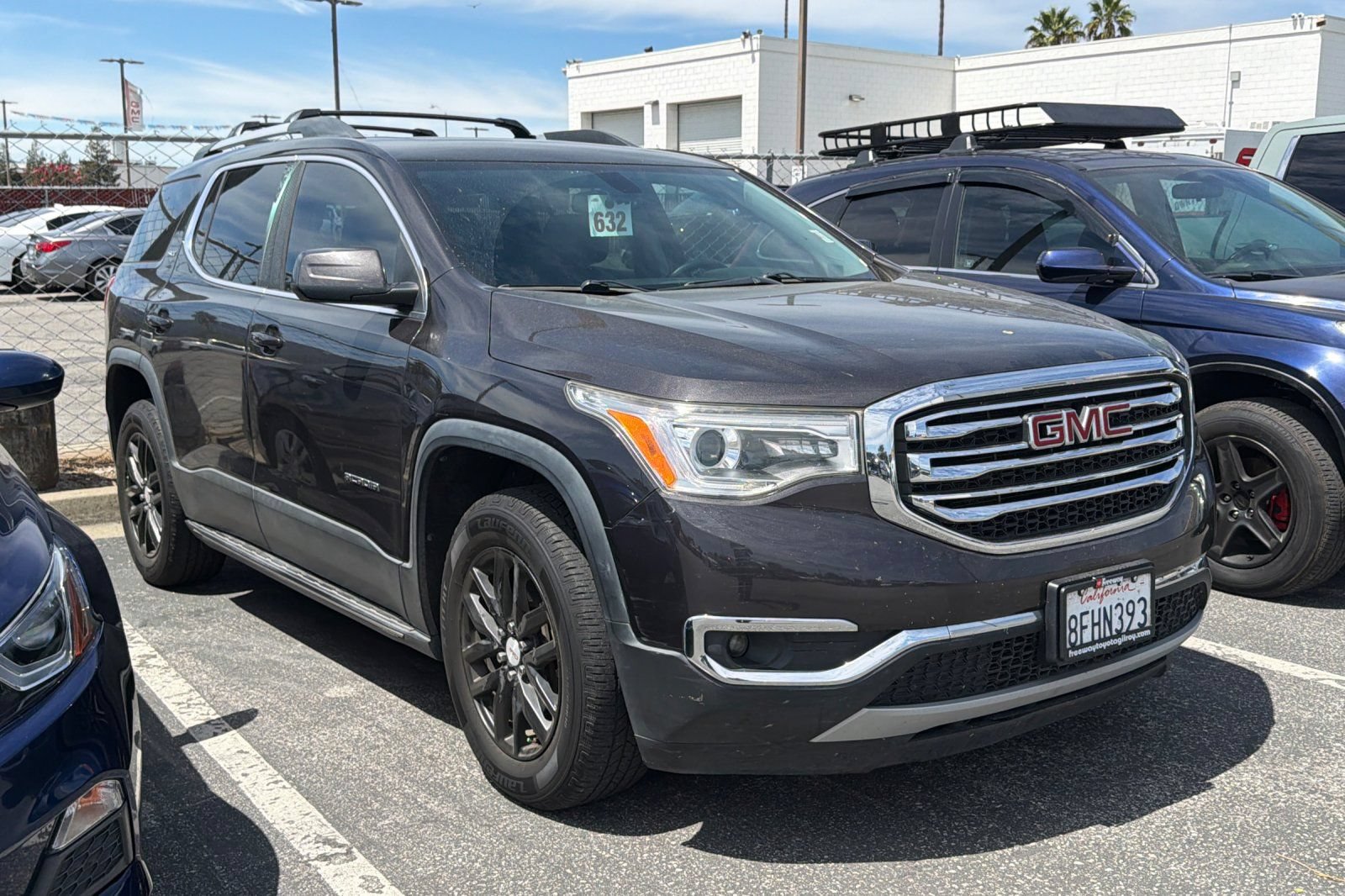Used 2018 GMC Acadia SLT FWD image 2
