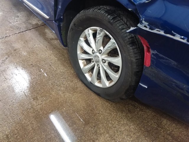 Used 2018 Chrysler Pacifica Touring-L image 22