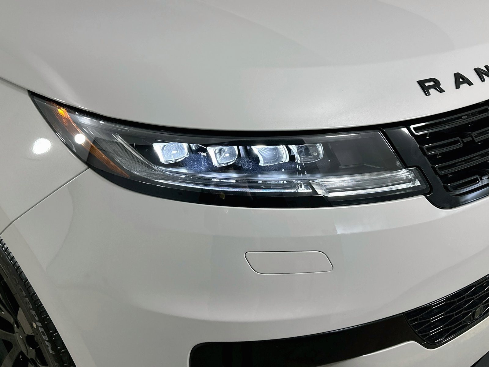 New 2027 Land Rover Range Rover Sport Dynamic SE AWD/4WD image 9