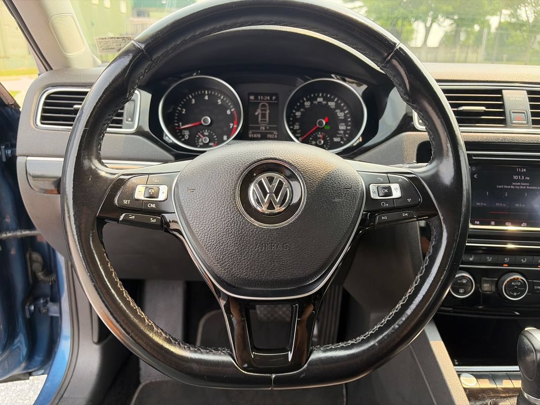 Used 2017 Volkswagen Jetta SEL FWD image 22