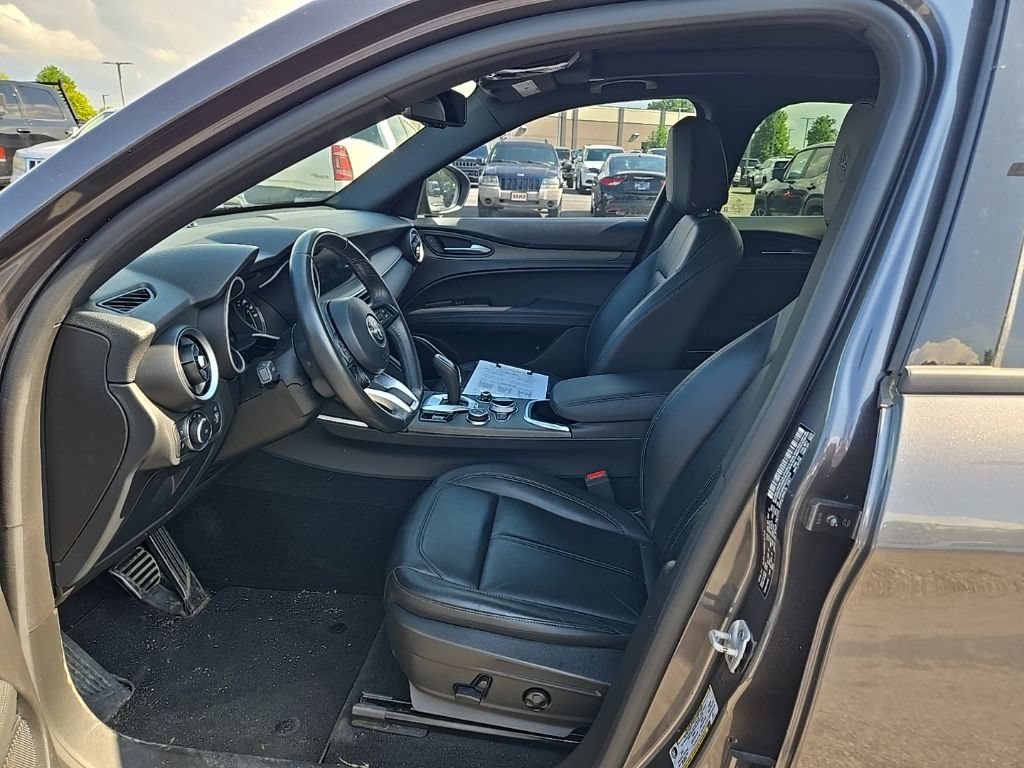 Used 2022 Alfa Romeo Stelvio Ti AWD/4WD image 15