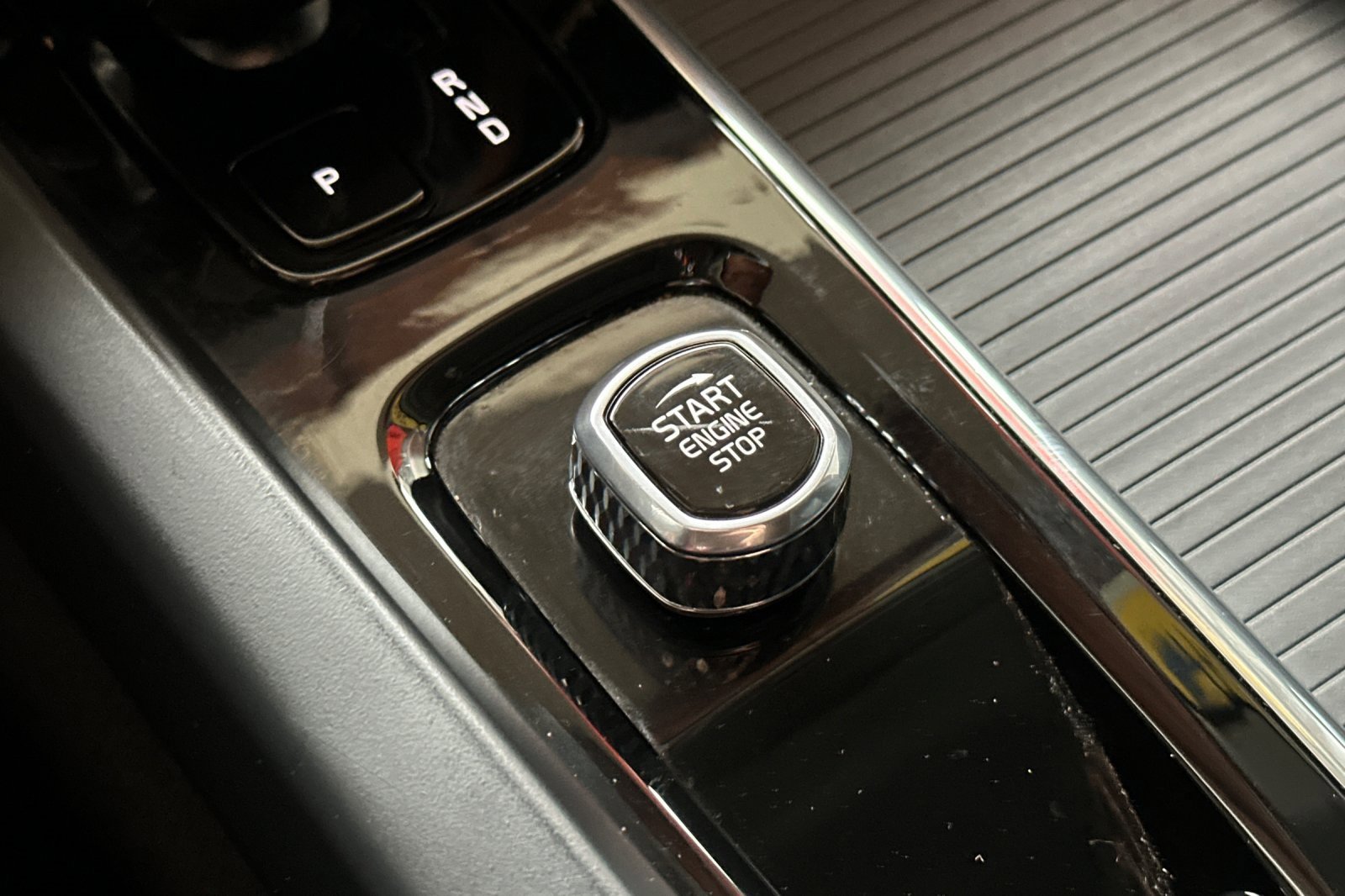 Used 2024 Volvo XC60 B5 Core image 30