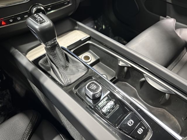 Used 2018 Volvo XC60 T6 Inscription w/ Convenience Package image 28