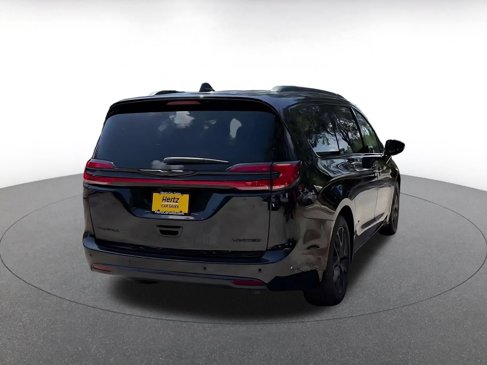 Used 2025 Chrysler Pacifica Limited FWD image 12