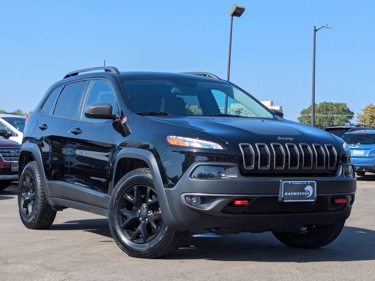 Used 2017 Jeep Cherokee Trailhawk w/ Cold Weather Group image 30