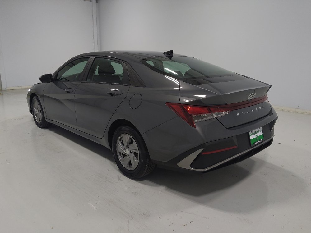Used 2025 Hyundai Elantra SE FWD image 5