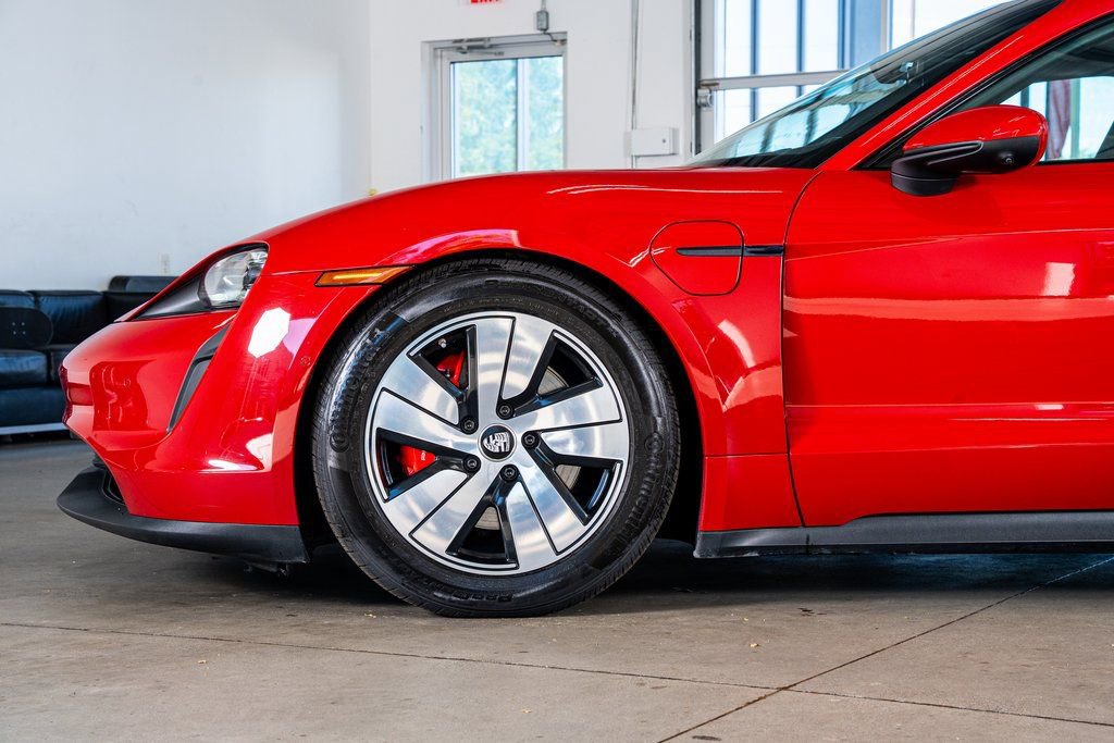 Used 2022 Porsche Taycan 4S image 9