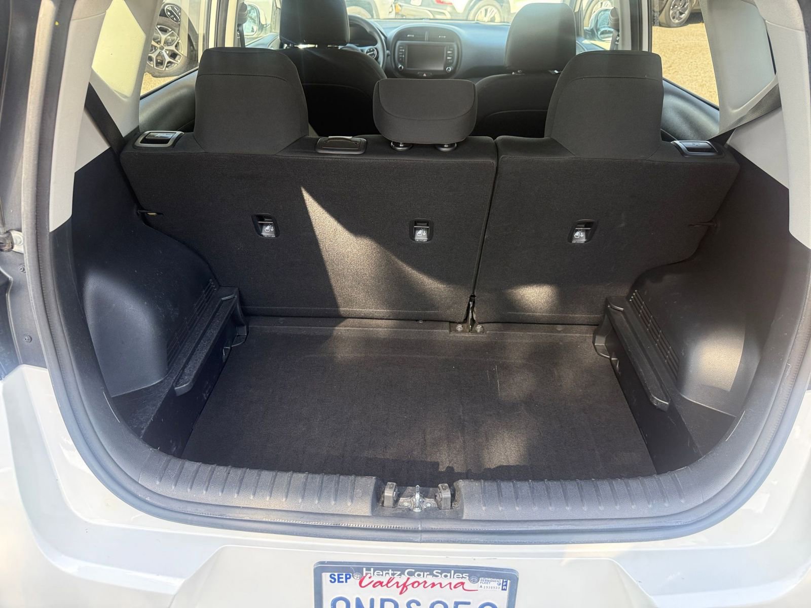 Used 2025 Kia Soul LX w/ LX Technology Package FWD image 27