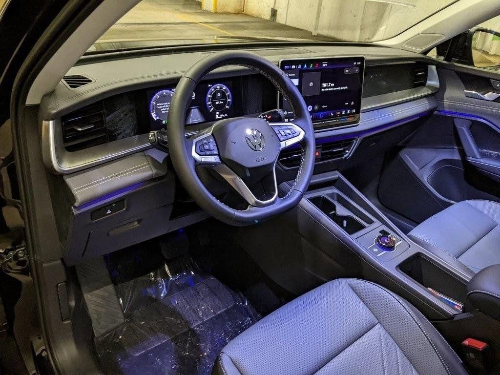 New 2026 Volkswagen Tiguan SE AWD/4WD image 8