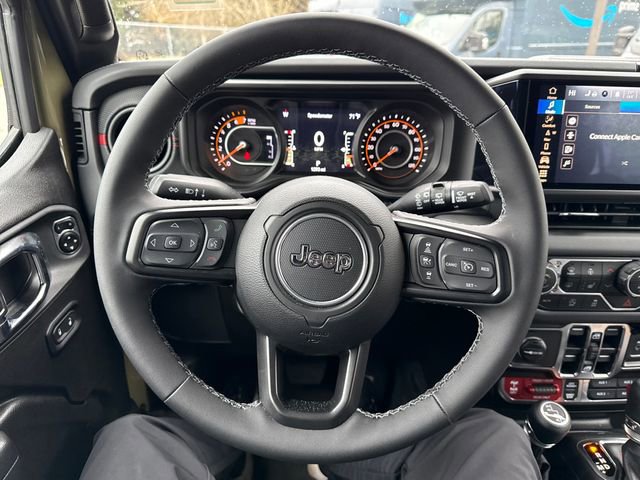 Used 2025 Jeep Wrangler Unlimited Rubicon w/ Technology Group image 18