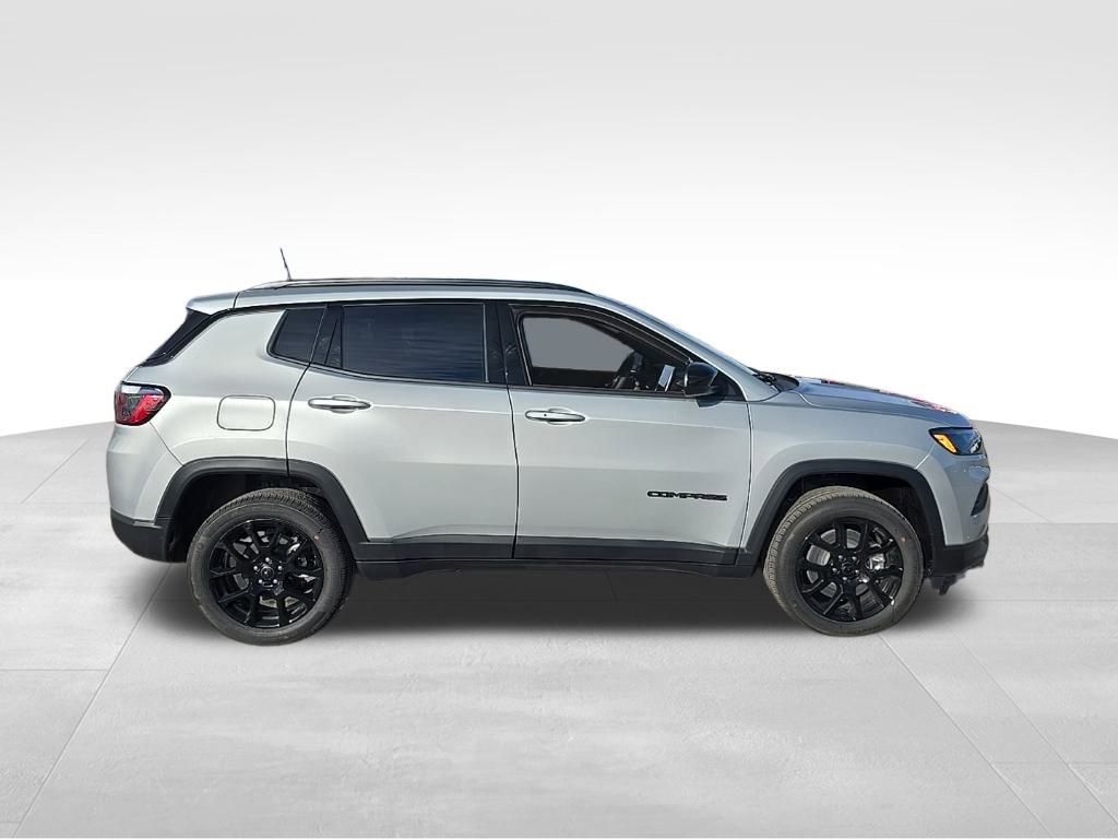 New 2026 Jeep Compass Latitude image 9