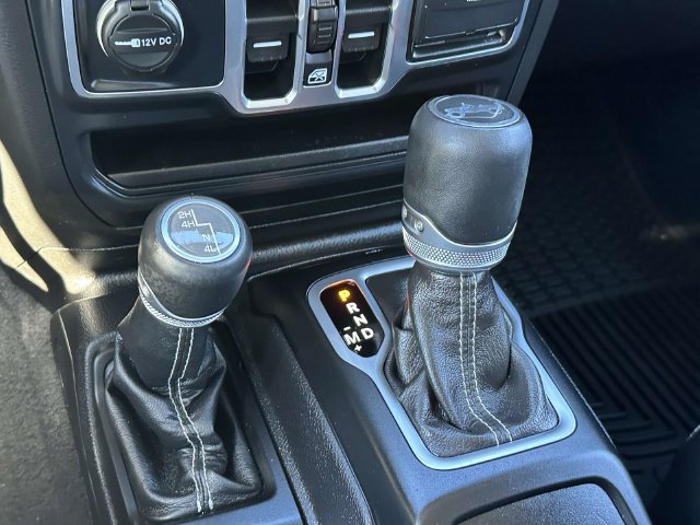 Used 2018 Jeep Wrangler Unlimited Sahara AWD/4WD image 14