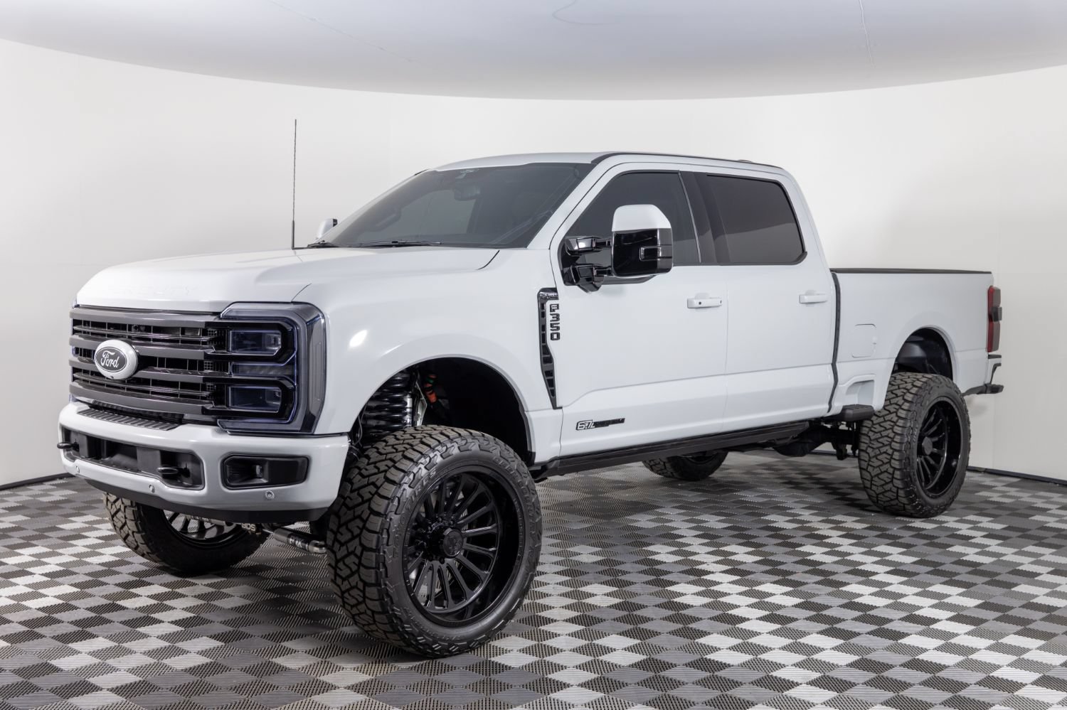Used 2026 Ford F350 Platinum AWD/4WD image 1
