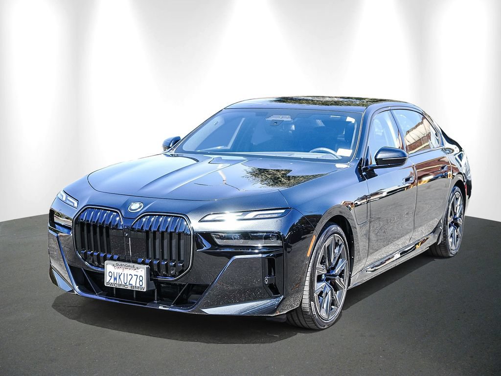 Used 2026 BMW 750e xDrive AWD/4WD image 3
