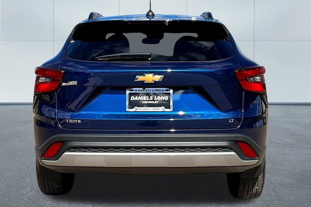 Used 2024 Chevrolet Trax LT w/ Driver Confidence Package image 4