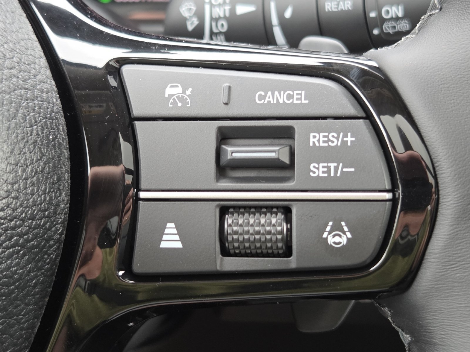 New 2026 Honda Pilot Touring image 9