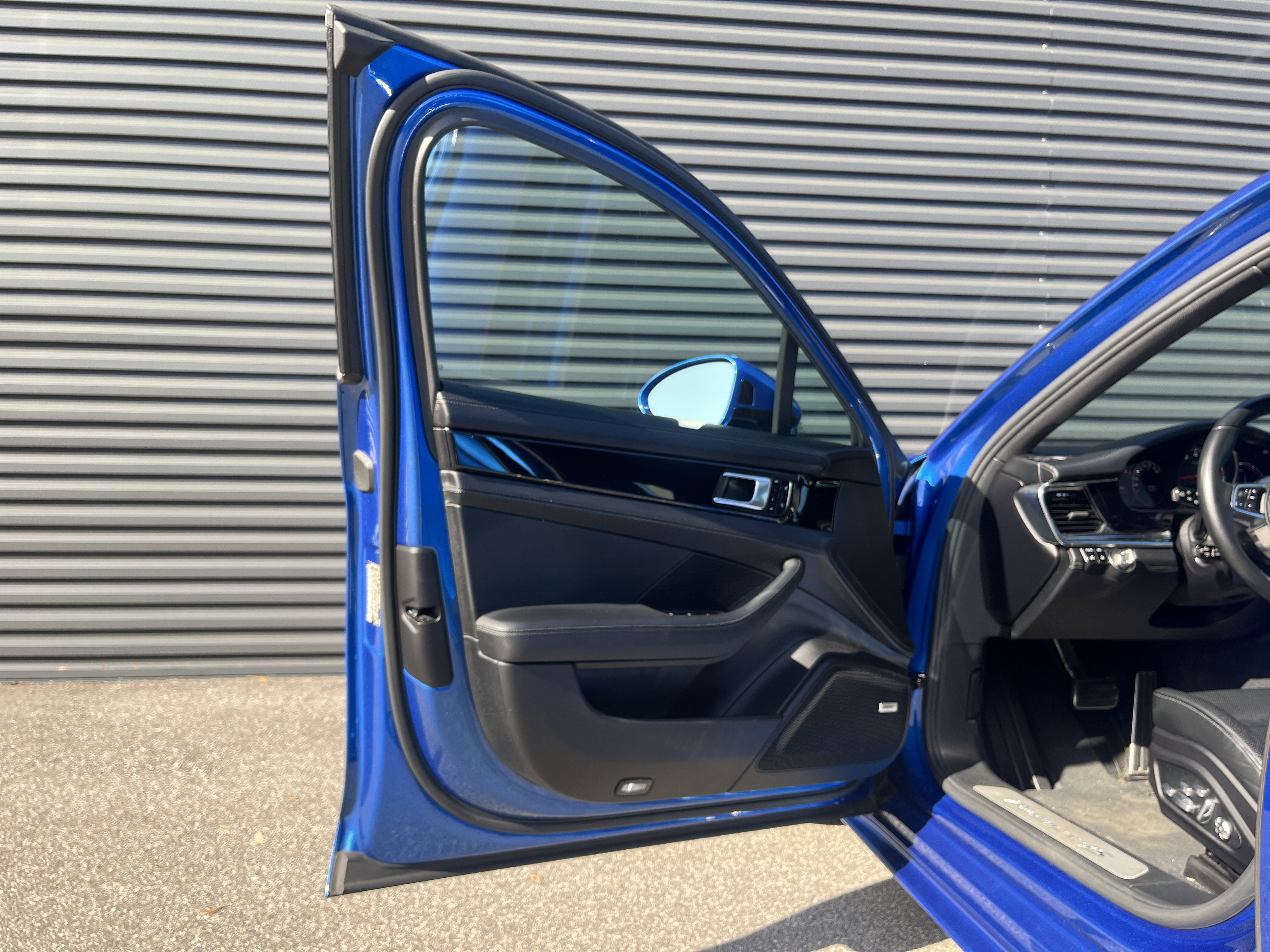 Certified 2018 Porsche Panamera 4S image 22