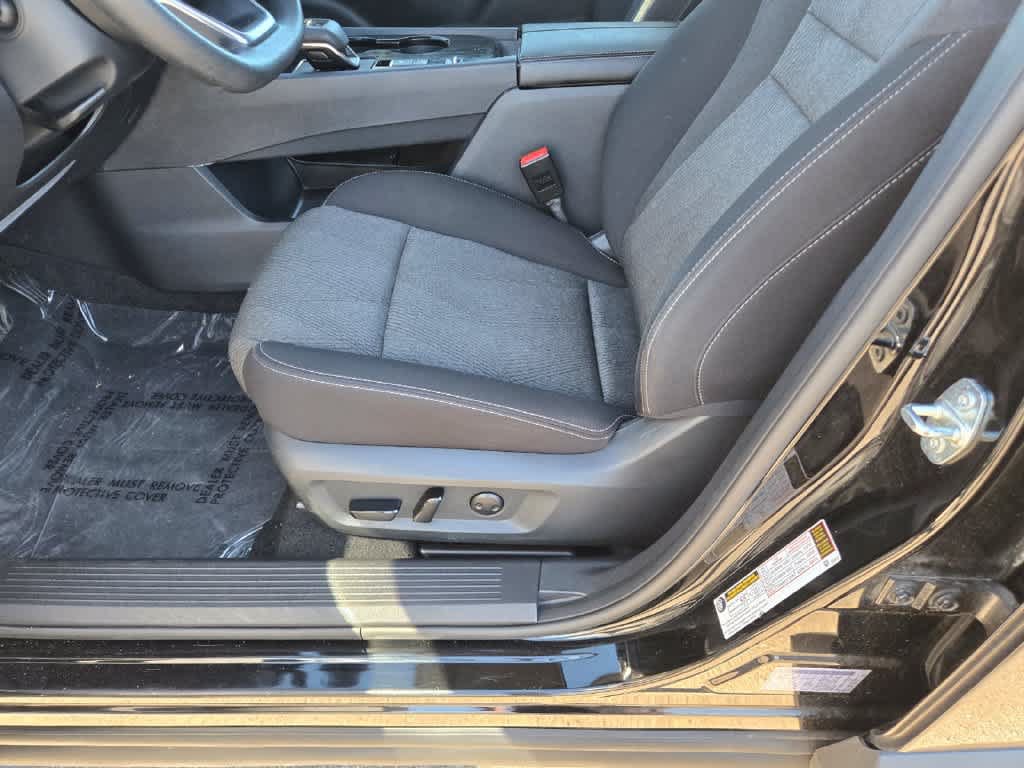 Used 2024 Nissan Rogue SV FWD image 18