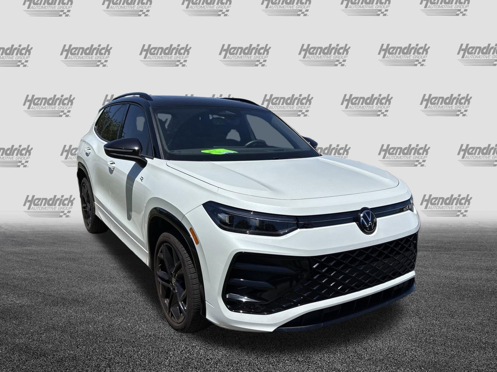 Used 2025 Volkswagen Tiguan SE R-Line AWD/4WD image 5