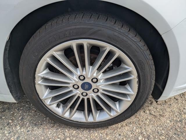 Used 2016 Ford Fusion SE w/ Equipment Group 202A AWD/4WD image 22