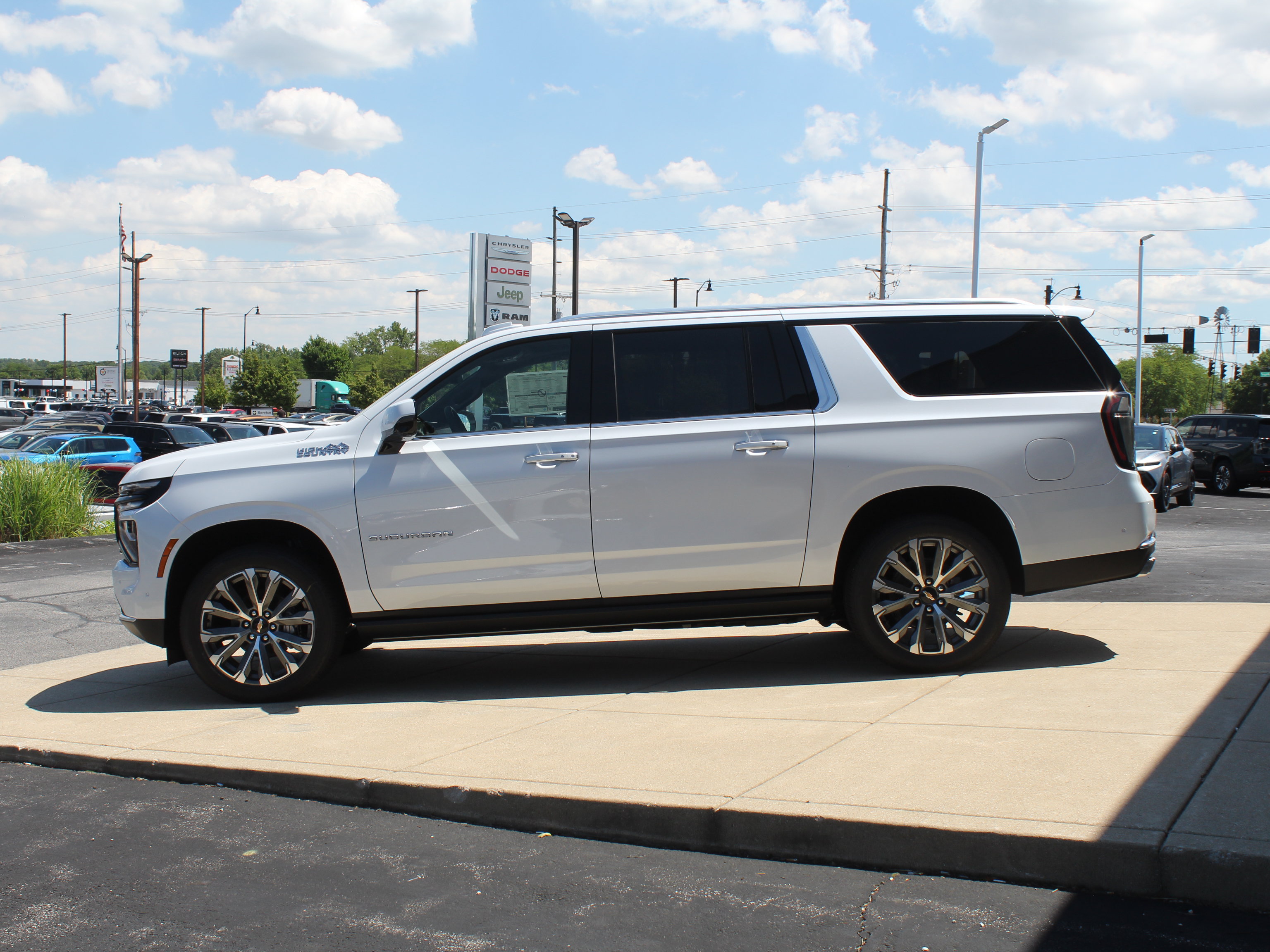 New 2026 Chevrolet Suburban High Country w/ LPO, Illumination Package AWD/4WD image 6