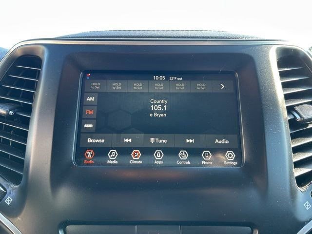 Used 2020 Jeep Cherokee Latitude w/ Cold Weather Group image 19