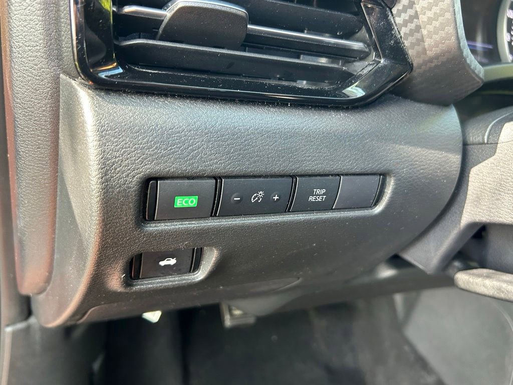 Used 2023 Nissan Sentra SR w/ Electronics Package FWD image 18