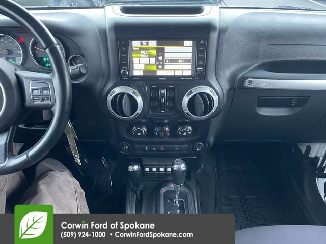 Used 2015 Jeep Wrangler Unlimited Rubicon w/ Connectivity Group image 32