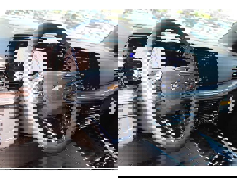 New 2025 Chevrolet Suburban Premier image 28