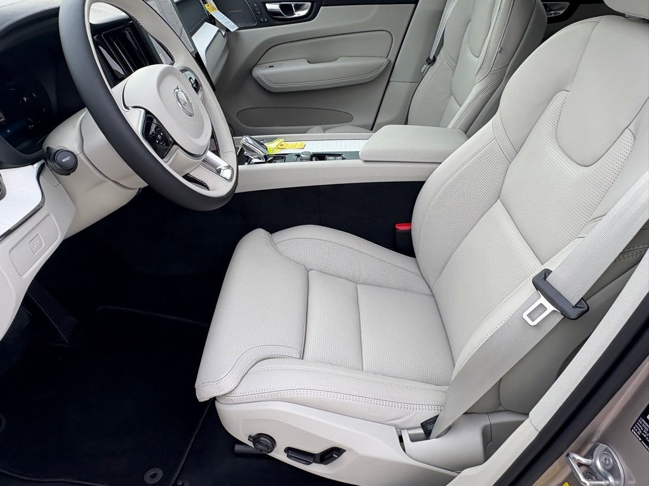 New 2026 Volvo XC60 B5 Ultra w/ Protection Package Premier image 18