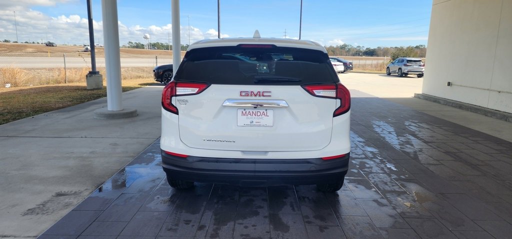 Used 2024 GMC Terrain SLE image 7