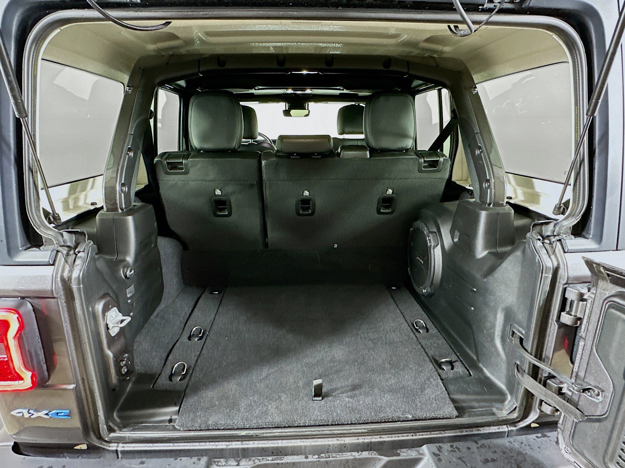 Used 2021 Jeep Wrangler Sahara w/ Cold Weather Group image 28