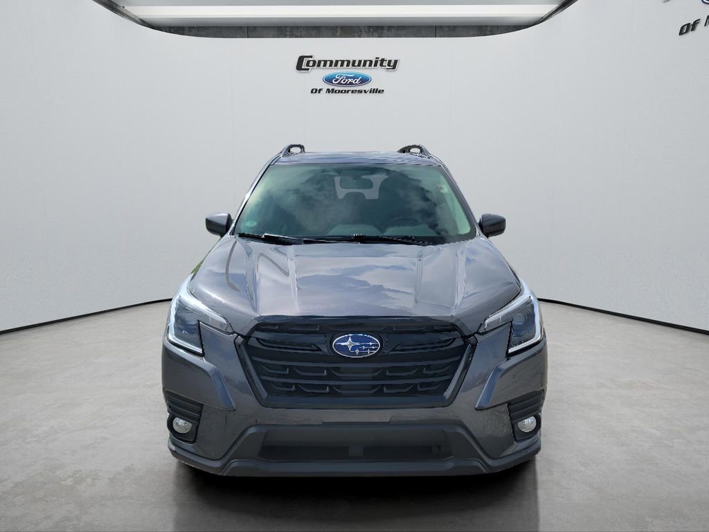 Used 2022 Subaru Forester Premium AWD/4WD image 2