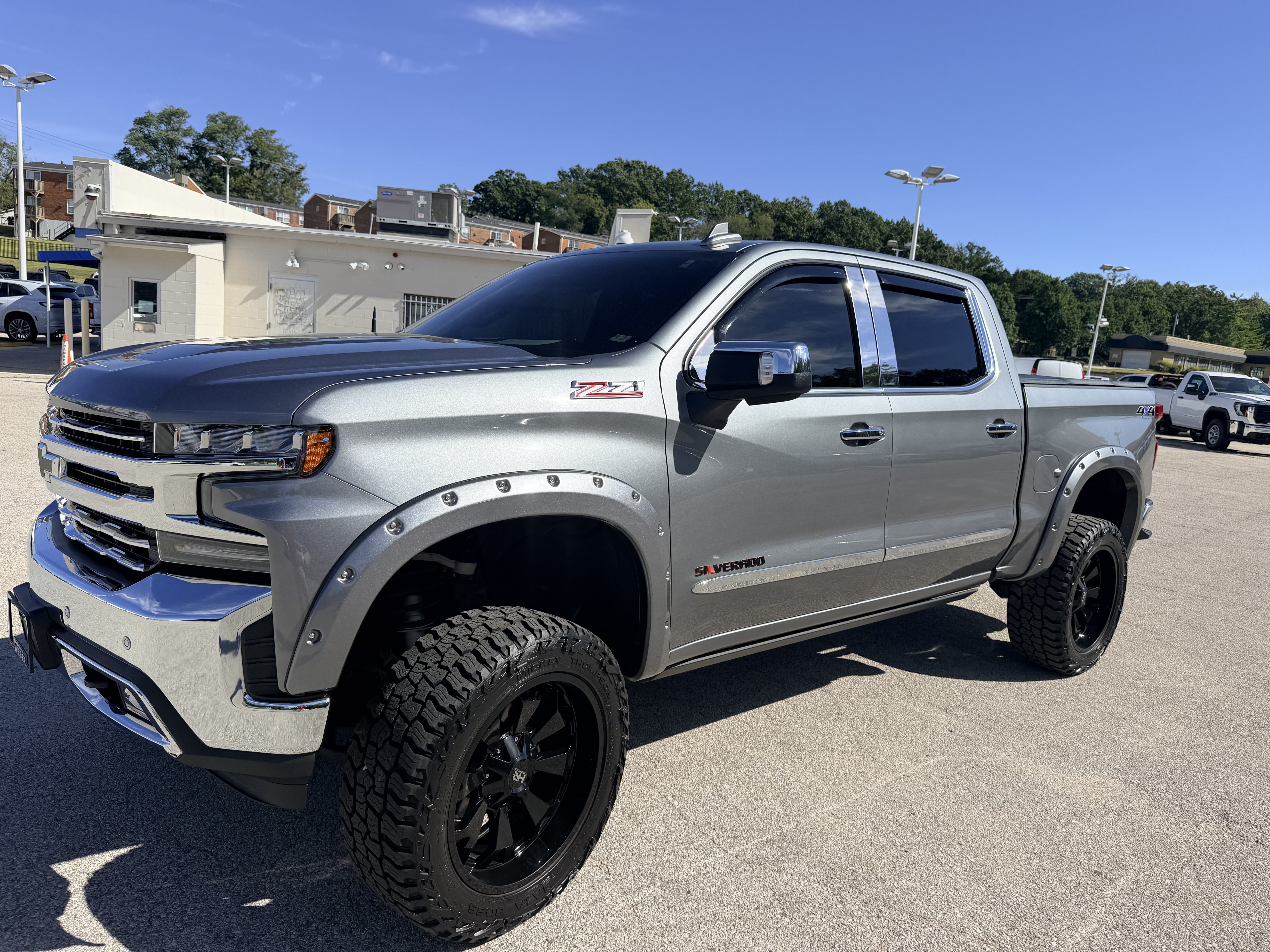 Used 2021 Chevrolet Silverado 1500 LTZ AWD/4WD image 3