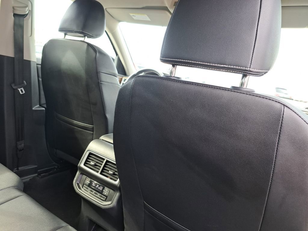 Used 2025 Volkswagen Atlas SE image 21