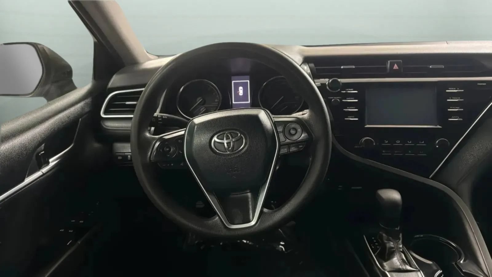 Used 2018 Toyota Camry LE FWD image 13