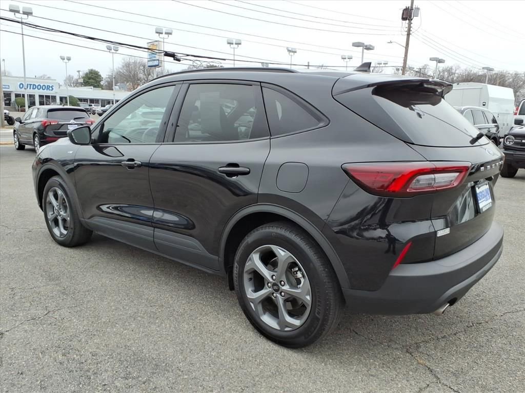 Used 2025 Ford Escape ST-Line image 6