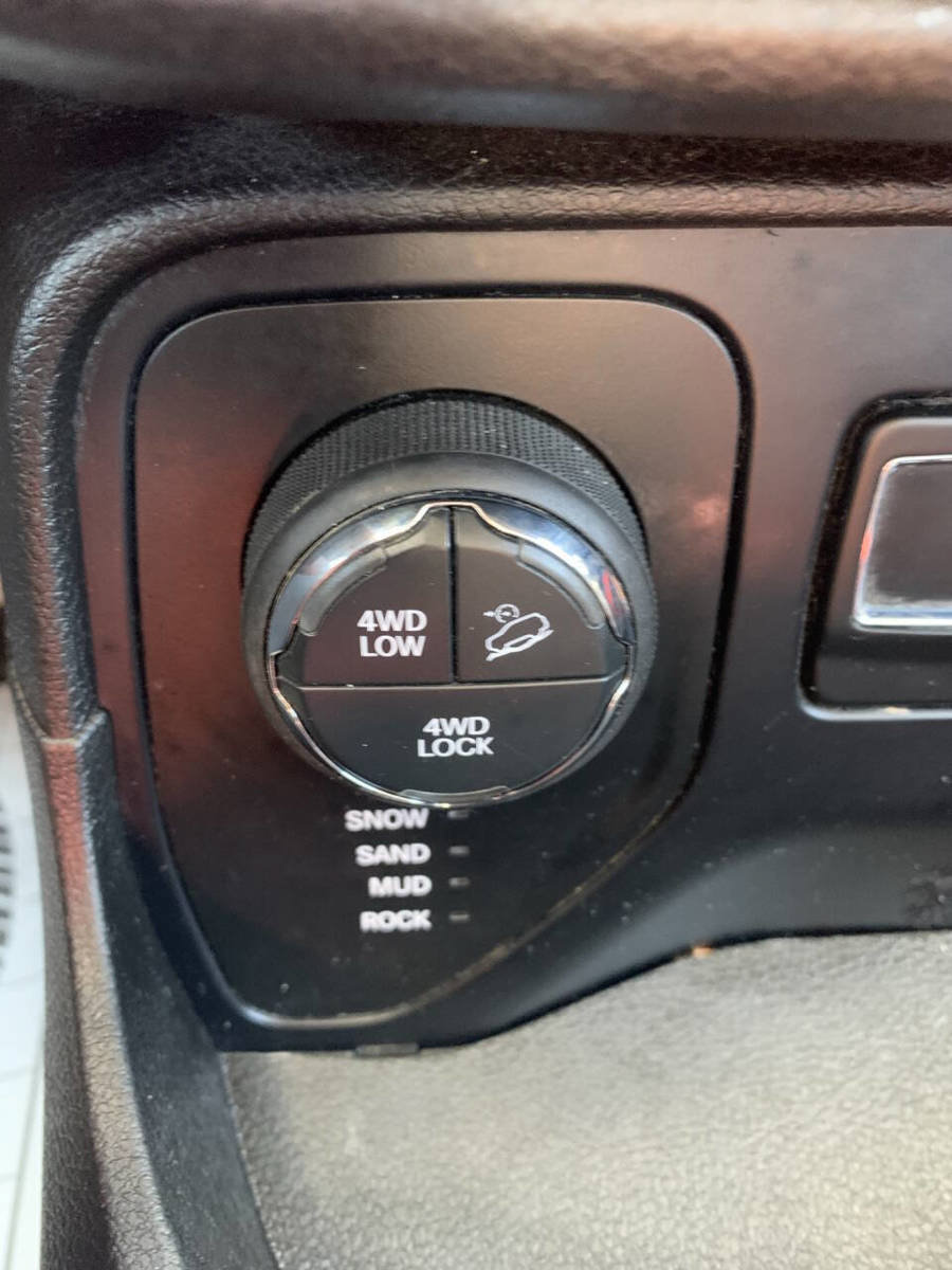 Used 2015 Jeep Renegade Trailhawk w/ Premium Leather Group AWD/4WD image 14