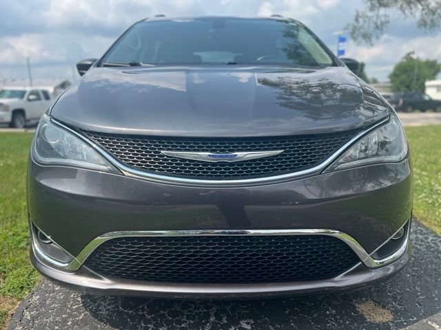 Used 2019 Chrysler Pacifica Touring-L FWD image 3